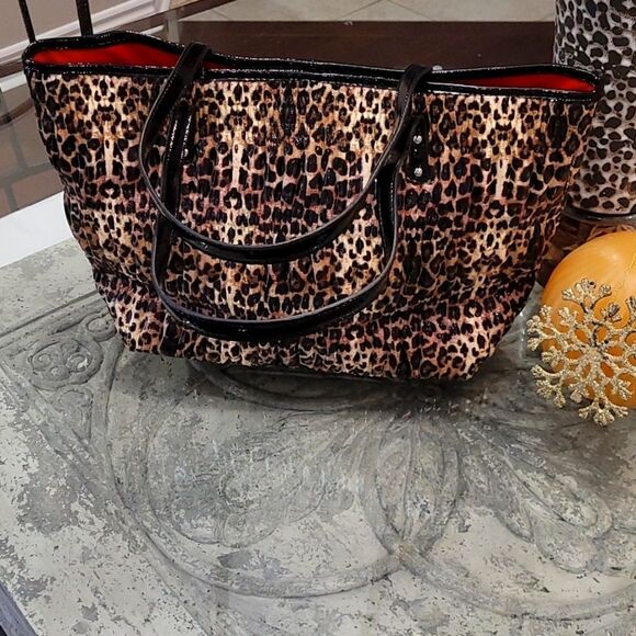 NINE WEST  women's LARGE ANIMAL PRINT  TOTE bag - Picture 1 of 9